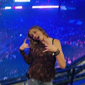 Meet your Posher, Chloe